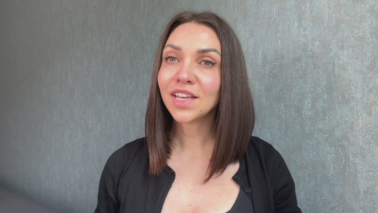 Laden Sie das Video: Anwendungsvideo von der Gesichtspflege von skinmeleon skincare für Frauen